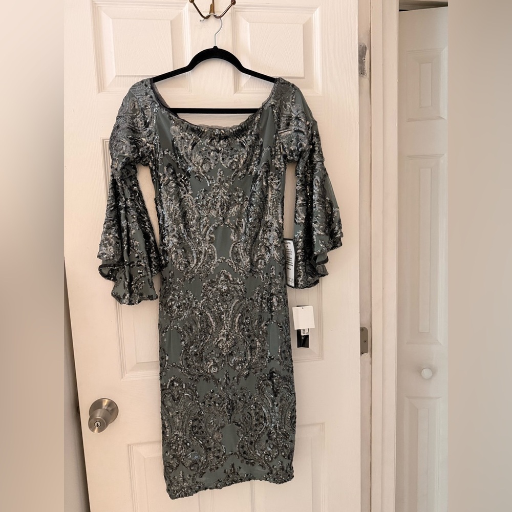 NWT BETSEY & ADAM GRAY SPARKLING
SEQUIN SHEATH DRESS-RUFFLE SLEEVE-SIZE 12